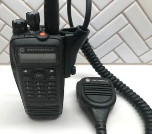 Motorola MOTOTRBO XPR6550 2-Way Radio w/ PMMN4040A Mic Battery Antenna Untested - Zdjęcie 1 z 6