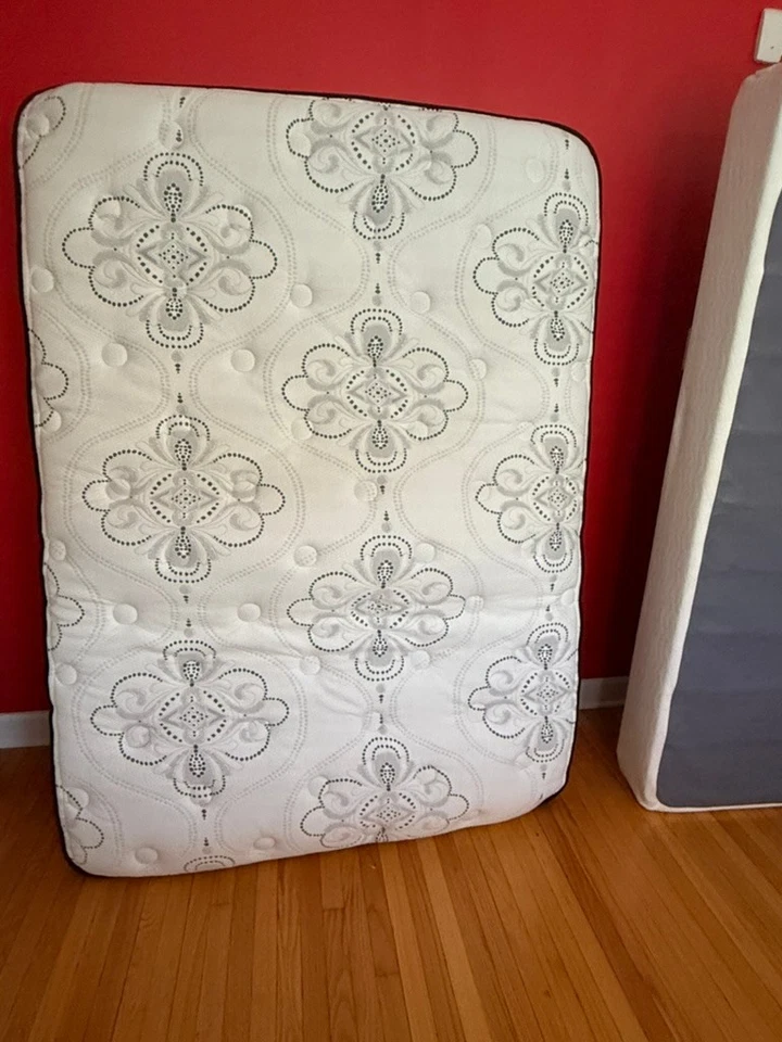 Muebles Ashley M69741 12 pulgadas Chime Express híbrido muelle interior tamaño completo firme... Foto 1 de 3