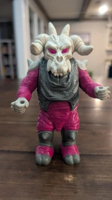 HASBRO VTG 1988 TRANSFORMERS G1 PRETENDERS SKULLGRIN FIGURE SHELL w/o ROBOT - Image 1 of 4