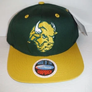 North Dakota State University Bison NCAA DRUCKKNOPFLASCHE Mütze Neu mit Etikett authentisch von Elipse - Bild 1 von 4