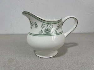 Wedgwood Bone China England - Agincourt grüner Silberrand - Milchkännchen - 4,5" hoch - Bild 1 von 3