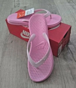 nike youth flip flops