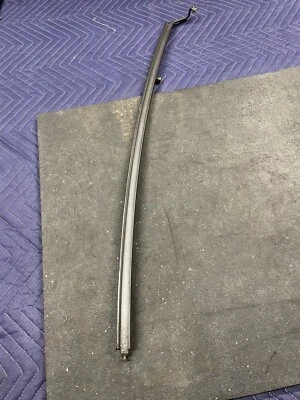 Barra divisoria ventana puerta trasera izquierda OEM 81-90 Toyota Land Cruiser FJ60 FJ62 HJ60 Foto 1 de 4