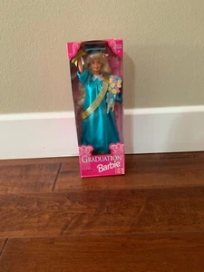 1998 Abschluss Barbie Puppe Special Edition Style17830  - Bild 1 von 1