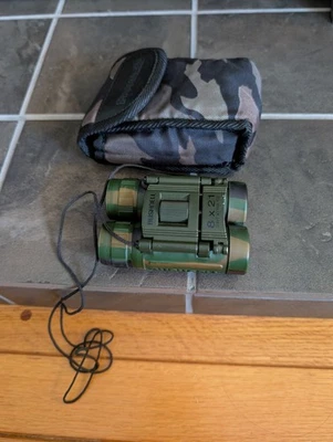 New Bushnell 8X21 Camouflage Binoculars 378FT AT 1000 YDS Camo 8 x 21 W/Case - Image 1 of 4