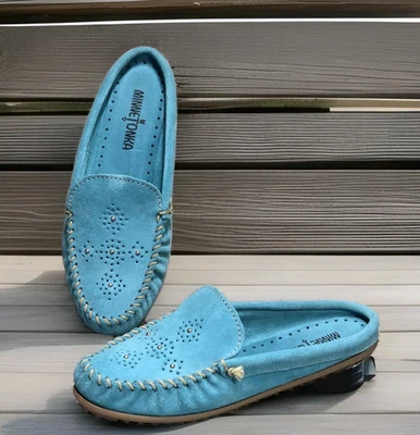 Minnetonka Shoes Women's 8 Moccasin Blue Slip-On Studded Suede soft Mule - Image 1 of 4