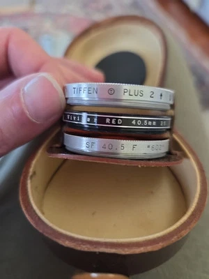 3 Filters Tiffen 40.5mm +1 +2 Filter  Vivitar Red  Voigtlander Case Good Conditi - Image 1 of 4