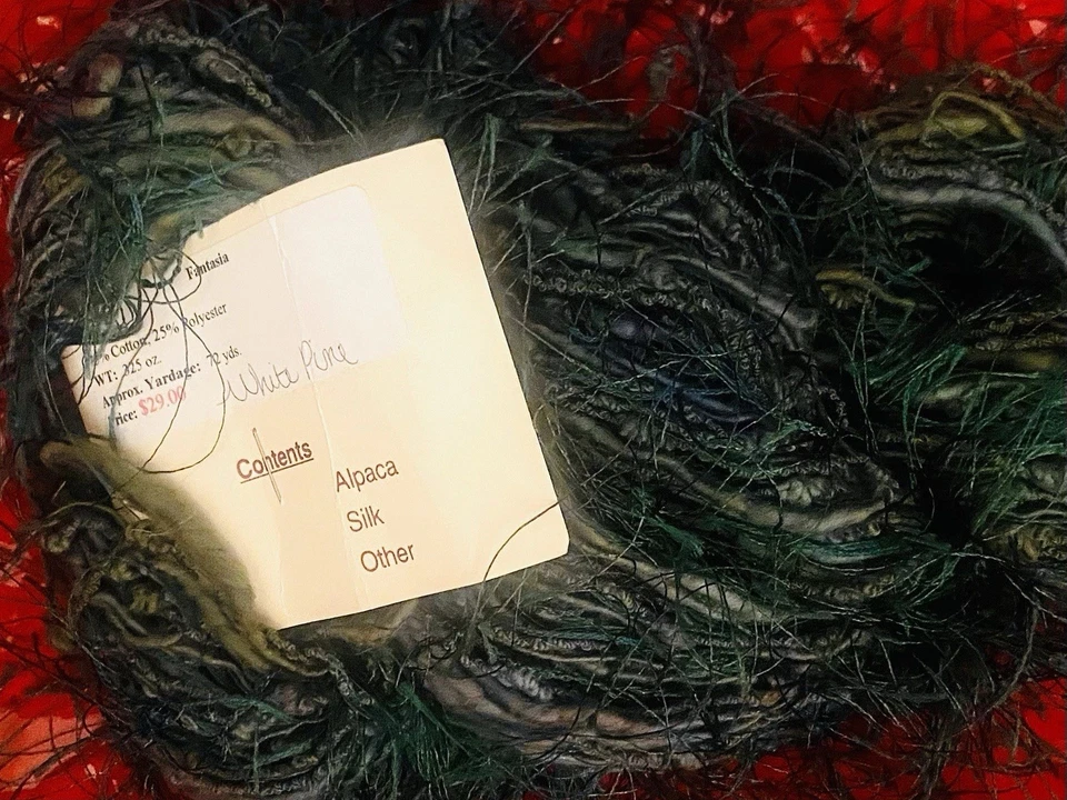 Sonetos de hilo Ellyn Cooper FANTASÍA - pino blanco 72 yardas teñido a mano suave a mano Foto 1 de 3