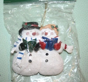 Adorno colgante vintage muñeco de nieve pareja pintado de yeso vacaciones NUEVO - Imagen 1 de 4