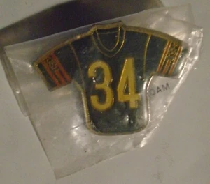 WALTER PAYTON  SMALL PIN/ BUTTON 1 1/2"  X 1 1/4"  IN NEW CONDITION  BEARS - Picture 1 of 1