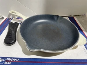 Le Creuset Gusseisen Emaille #26 Doppelauslauf Bratpfanne Pfanne 10" WEISS - Bild 1 von 10