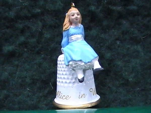 Nuevo 1995 Hallmark Keepsake adorno de Navidad Alicia en el País de las Maravillas dedal - Imagen 1 de 3