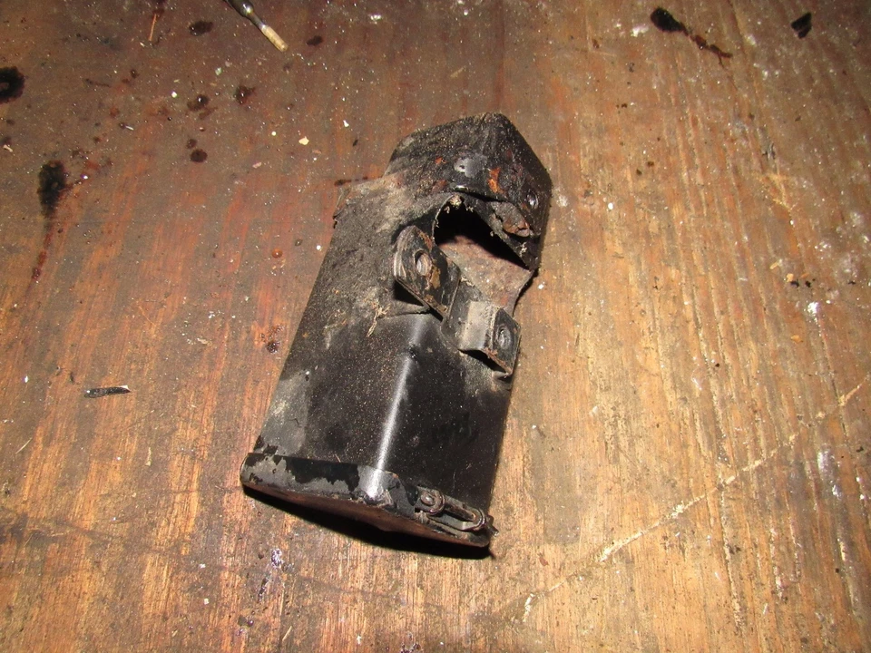 Yamaha LT2 1972 caja de herramientas Foto 1 de 1