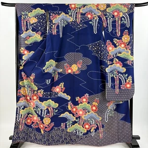 Kimono giapponese Furisode seta M 165 cm blu navy Bingata pino tesoro - Foto 1 di 7