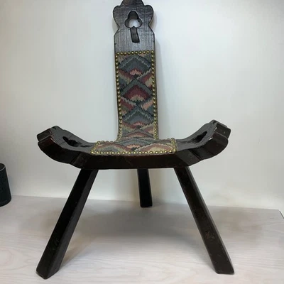 Trípode trípode trípode trébol azteca madera primitiva española brutalista de colección Foto 1 de 4