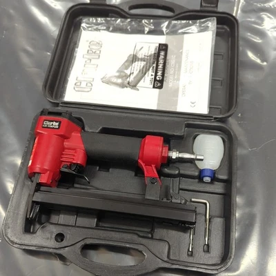 Clarke Air Stapler Gun - CSG1C Type 71 Staples - Image 1 of 2