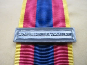 Agrafe ARME BLINDÉE ET CAVALERIE pour la Médaille Défense Nationale - Picture 1 of 1