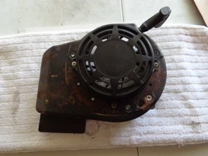 Briggs Stratton Blower Housing Recoil Starter  790826  (25JN27) - Picture 1 of 4