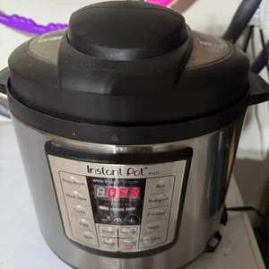 6 qt Instant pot missing the lid ring silicone - Picture 1 of 4