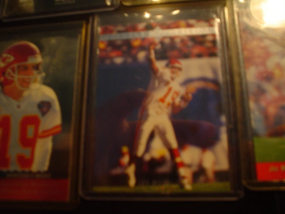  JOE MONTANA CHIEFS 1995 UPPER DECK SPECIAL EDITION FOOTBALL CRD#SE14 - Image 1 of 1