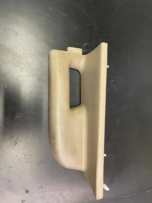 FR Door Pull 1999 Ford Crown Victoria/Mercury Grand Marquis - Imagem 1 de 4