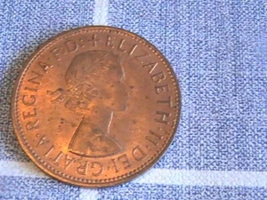 UK 1966 ONE PENNY QUEEN ELIZABETH II BRIGHT - Picture 1 of 4