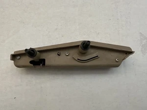 05-13 CORVETTE C6 INSIDE DOOR HANDLE RH CASHMERE 89044530 - Bild 1 von 5