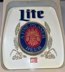 VINTAGE 1970'S MILLER LITE LIGHTED BEER SIGN WALL DISPLAY BAR TESTED & WORKS - Picture 1 of 3