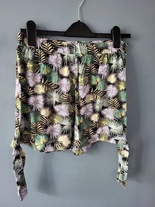 Tu Size 12 Green Leaf Print Shorts (723/35) - Picture 1 of 3