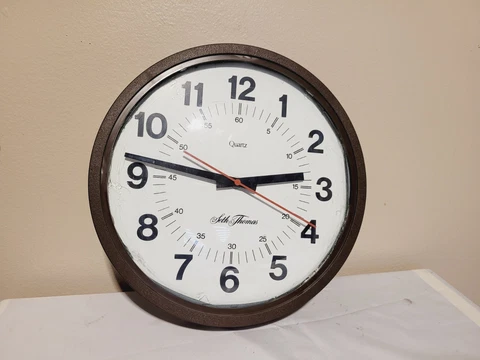 Seth Thomas Quartz Wall Clock 0710-002 Old School Industrial Clock Works Cover