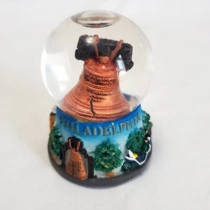 Globo de nieve Philadelphia Liberty Bell 2,75 pulgadas de alto - Imagen 1 de 5