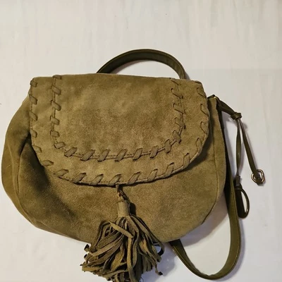 Bolso Bandolera Carlos By Carlos Santana Verde Oliva Imitación Gamuza Borla  Foto 1 de 4