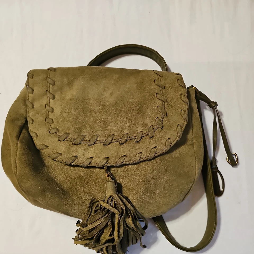 Bolso Bandolera Carlos By Carlos Santana Verde Oliva Imitación Gamuza Borla  Foto 1 de 4