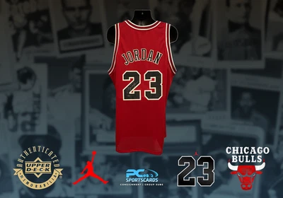 Camiseta deportiva de baloncesto firmada por Michael Jordan automática de los Red Chicago Bulls en la cubierta superior certificado de autenticidad Foto 1 de 4