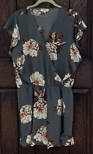 UMGEE Women's Romper Short Sleeve Multicolor Floral Size Large V-Neck EUC - Picture 1 of 7