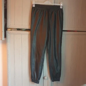 Boohoo Black Faux Leather Trousers Sz 8 10 Cuffed Ankle - Picture 1 of 4