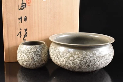 U6111: XF Корейская Династия Ли Цветочная инкрустация ГОРШОК ДЛЯ СТОЧНЫХ ВОД, с автографом в коробке - Изображение 1 из 4