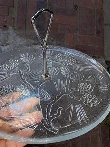 Bandeja para servir sándwich transparente de vidrio Indiana de 10" plato mango de metal cromado - Imagen 1 de 6