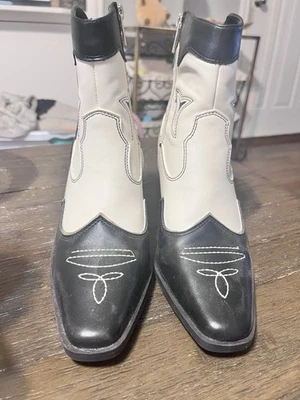 Botín Western Negro Blanco Foto 1 de 4