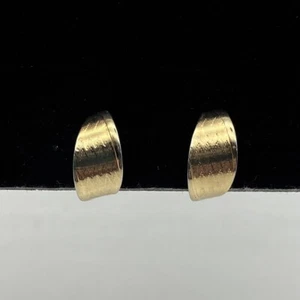 Vintage Signed Lewis Segal Gold Tone Metal Hoops Clip On Earrings Textured - Picture 1 of 10