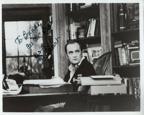 BOB NEWHART HAND SIGNED 8x10 PHOTO+COA       AWESOME POSE OF A COMEDY LEGEND Cover