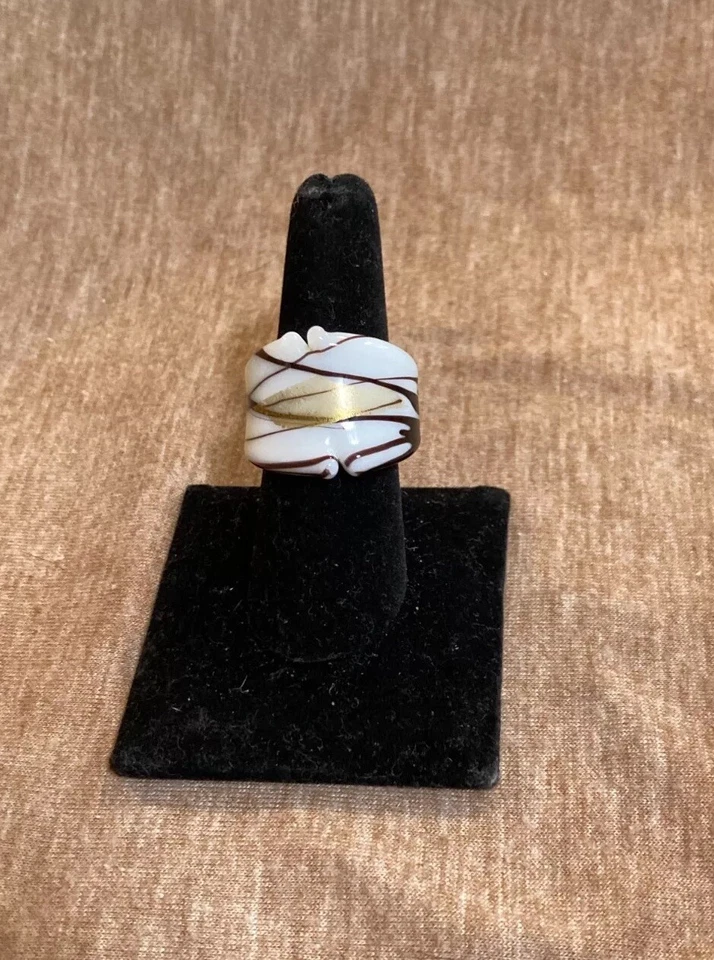 Anillo Acrílico Blanco Marrón Dorado Talla 7 C123-5 Foto 1 de 4