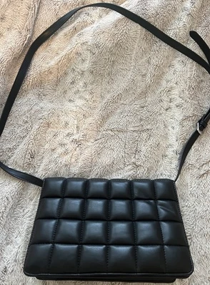 H&M Black Crossbody Handbag Women’s Button Adjustable Used Once Great Condition - Image 1 of 4