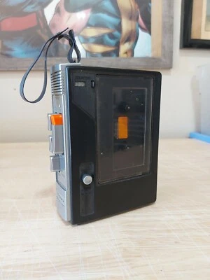 Винтажный портативный кассетный магнитофон Lloyd's No V175 нерабочие детали или ремонт  - Изображение 1 из 3