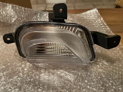 Lámpara de señal - GM (42716022) OEM GM lámpara delantera derecha 2020-2023 Buick Encore GX Foto 1 de 4