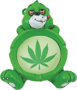 Grüner Kifferbär mit einem kleinen Toke drei Rest Harz Aschenbecher - Bild 1 von 1