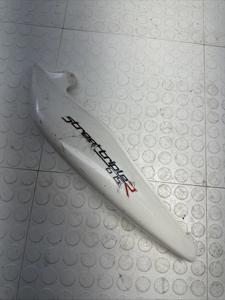 Carenado lateral original Triumph Street Triple 675 2008-2011 2307570 usado Foto 1 de 3
