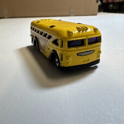 Autobús escolar Hot Wheels Surfin' 2000 madera amarilla Malasia Foto 1 de 4