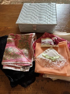 Caixa de cachecol azul vintage e lenços vintage Ann Klein seda renda preta - Imagem 1 de 4