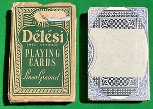 ENVUELTO EN IMPUESTOS Sellado Antiguo Vintage De La Rue * DELESI * Tarjetas de juego azul geométrico - Imagen 1 de 3